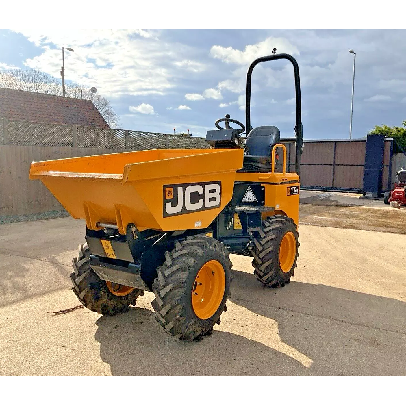 2017 JCB 1T 1 TON HIGH TIP DUMPER